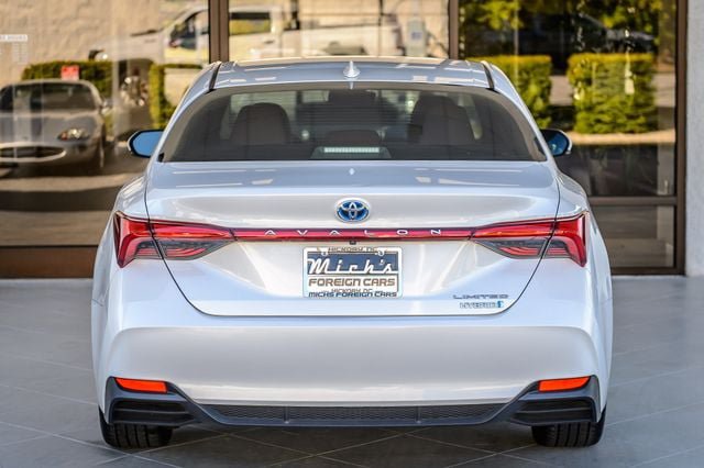 Used 2019 Toyota Avalon Limited FWD image 8