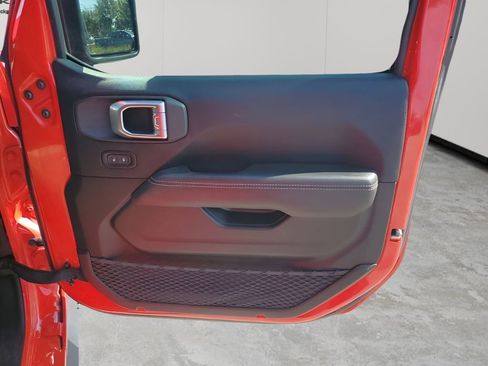Used 2020 Jeep Gladiator Overland image 12