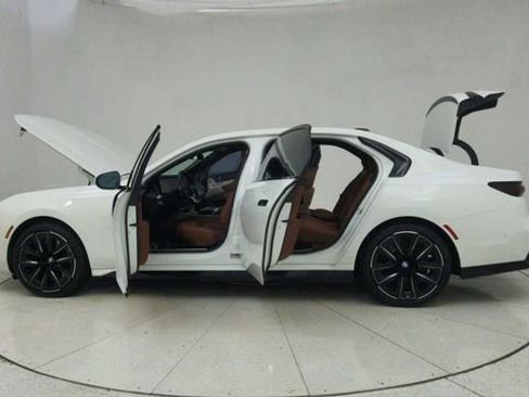 Used 2023 BMW 740i w/ Executive Package image 79