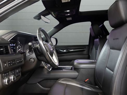 Used 2021 GMC Yukon XL Denali w/ Denali Premium Package AWD/4WD image 42