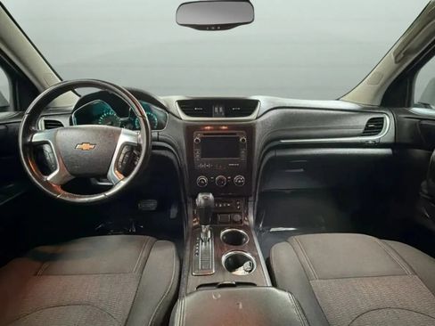 Used 2017 Chevrolet Traverse LT w/ Style and Technology Package FWD image 9
