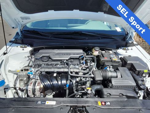 Certified 2025 Hyundai Elantra Sport FWD image 13