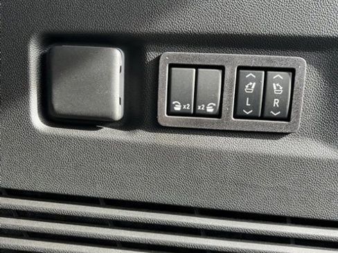 New 2025 Chevrolet Suburban Premier image 50