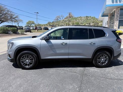 Certified 2025 GMC Acadia Elevation FWD image 10