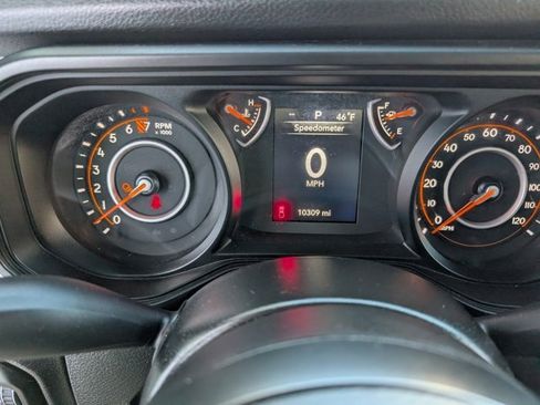 Used 2025 Jeep Gladiator Sport image 12