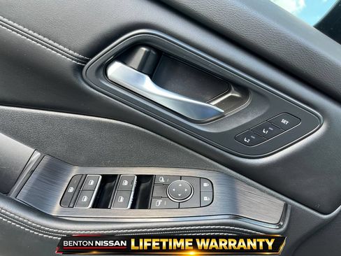 Used 2024 Nissan Rogue SL w/ SL Premium Package FWD image 12