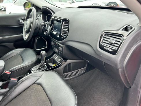 Used 2021 Jeep Compass Latitude w/ Sun and Sound Group FWD image 9