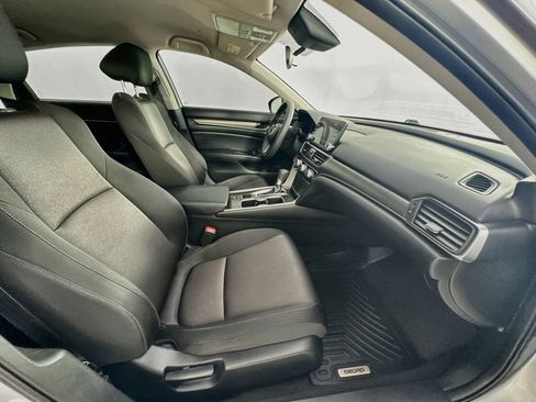 Used 2018 Honda Accord LX image 31