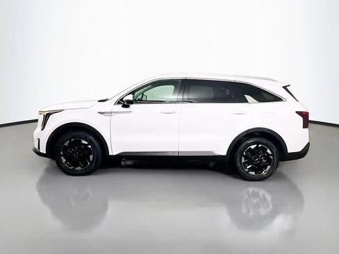 Used 2025 Kia Sorento S FWD image 6
