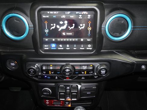 Used 2022 Jeep Wrangler Unlimited Rubicon 4xe w/ Dual Top Group AWD/4WD image 17