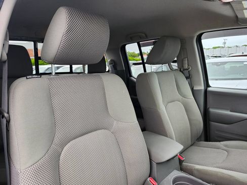 Used 2016 Nissan Frontier SV w/ SV Value Truck Package AWD/4WD image 13