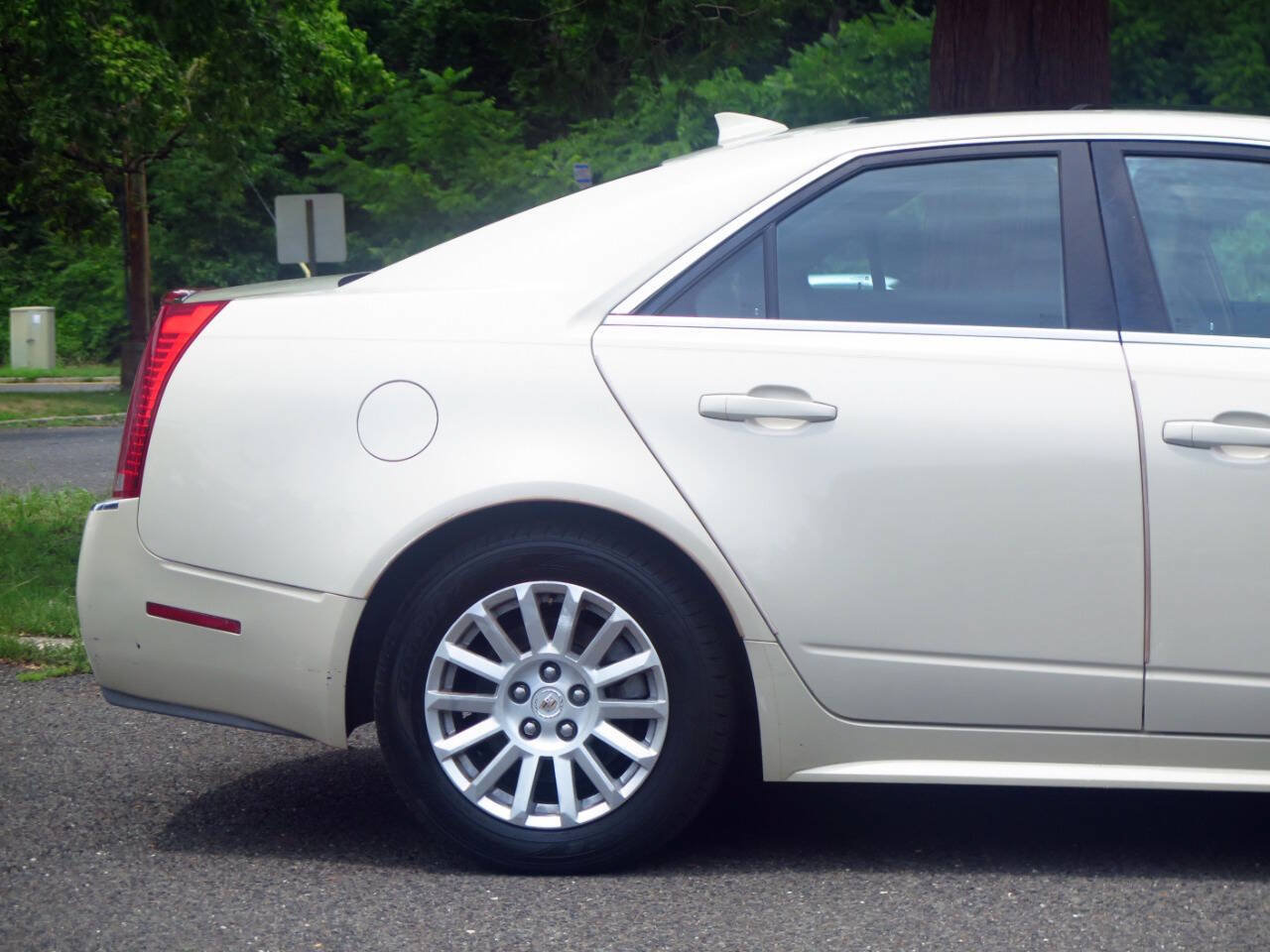 Used 2011 Cadillac CTS Luxury AWD/4WD image 27