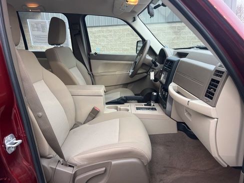 Used 2009 Jeep Liberty Sport image 11