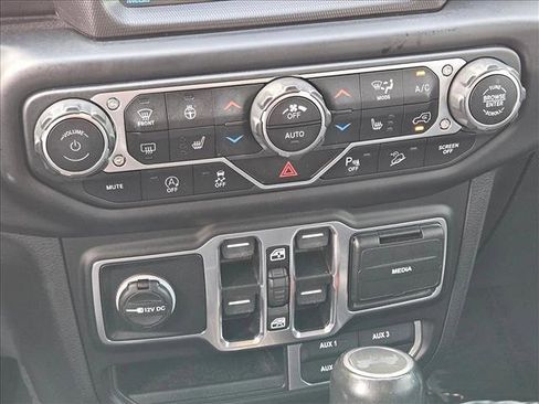 Used 2020 Jeep Wrangler Unlimited Sahara AWD/4WD image 19
