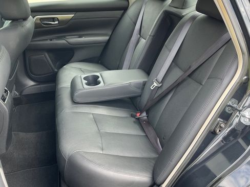 Used 2013 Nissan Altima 3.5 SL w/ Technology Pkg FWD image 20