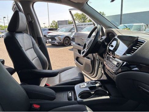 Used 2019 Honda Pilot Touring image 32