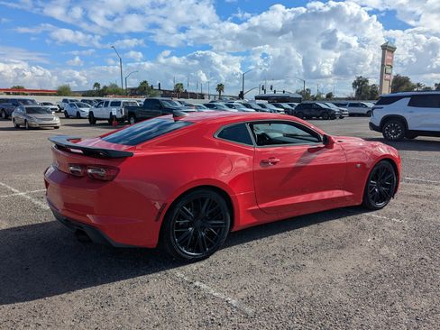 Used 2020 Chevrolet Camaro LT image 4