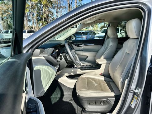 Used 2022 Buick Envision Essence w/ Safety Package image 2