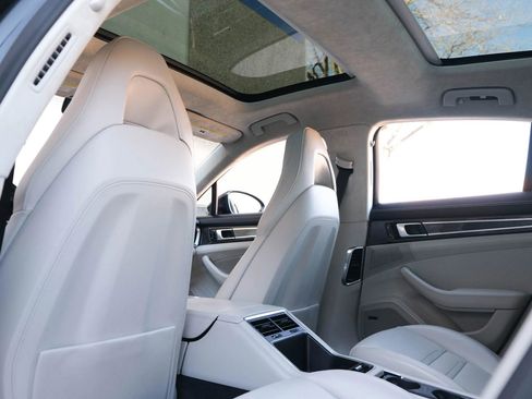 Used 2017 Porsche Panamera Turbo w/ Carbon Fiber Interior Package image 24