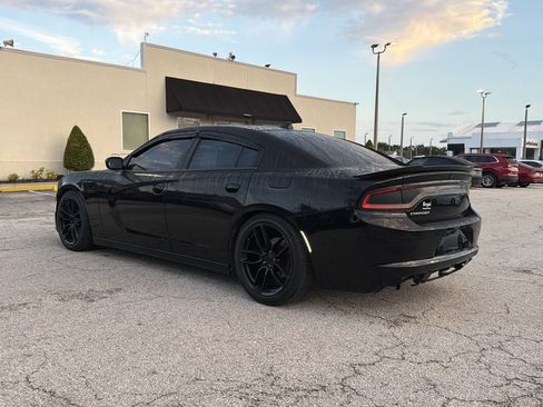 Used 2021 Dodge Charger SXT w/ Leather Interior Group RWD image 7