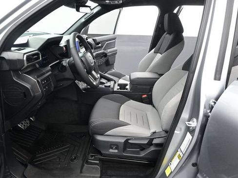 Used 2025 Toyota Tacoma TRD Sport RWD image 12