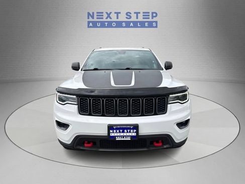 Used 2017 Jeep Grand Cherokee Trailhawk w/ Trailhawk Luxury Group AWD/4WD image 2