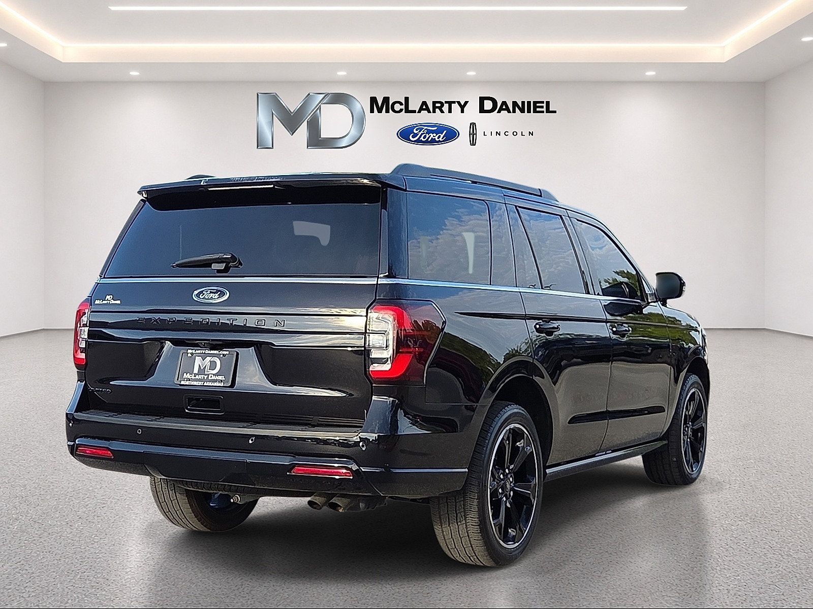 Used 2024 Ford Expedition Limited AWD/4WD image 5