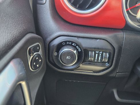 Used 2021 Jeep Wrangler Rubicon AWD/4WD image 24