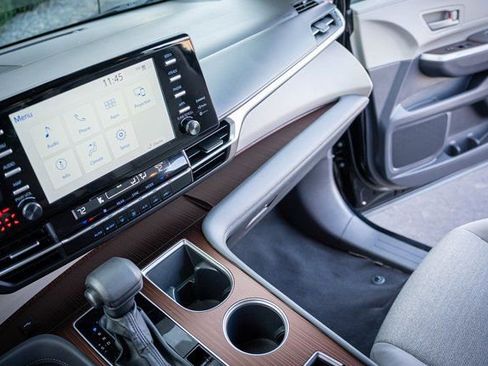 Used 2024 Toyota Sienna LE image 26