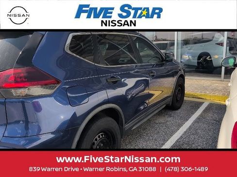 Used 2018 Nissan Rogue S FWD image 3