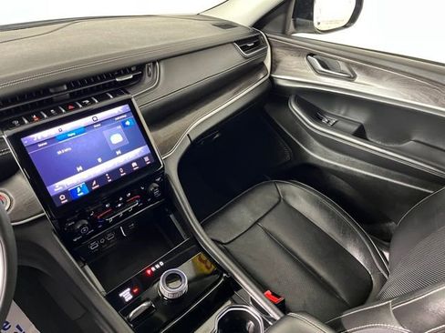 Used 2023 Jeep Grand Cherokee Limited w/ Luxury Tech Group II image 38