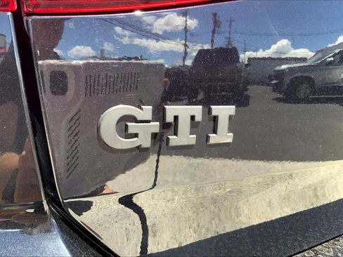 Used 2018 Volkswagen GTI S FWD image 8
