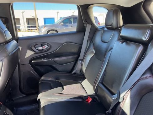 Used 2021 Jeep Cherokee Trailhawk image 23