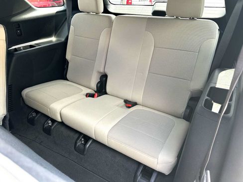 Used 2023 Chevrolet Traverse LS FWD image 24