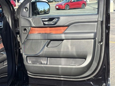 Used 2023 Lincoln Navigator L Reserve image 32