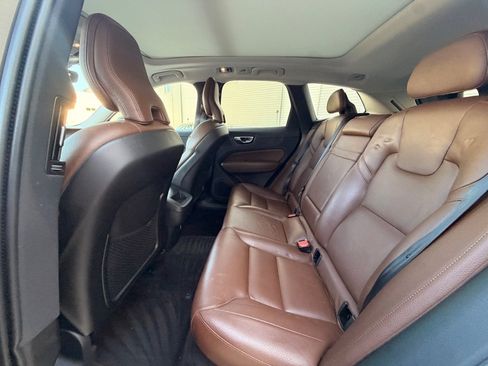 Used 2019 Volvo XC60 T5 Momentum w/ Premium Package FWD image 15