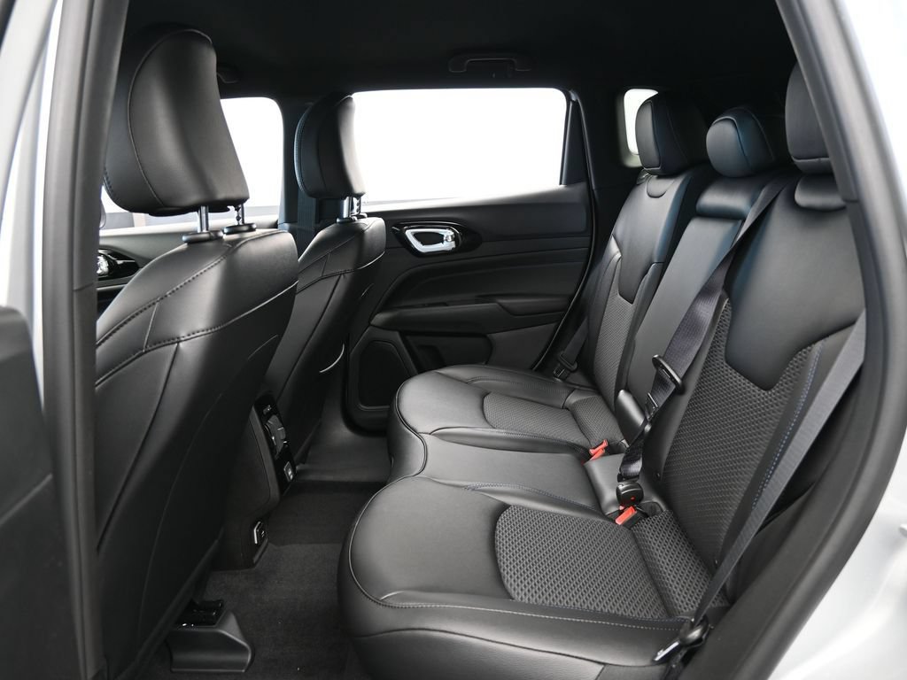 New 2026 Jeep Compass Latitude AWD/4WD image 25