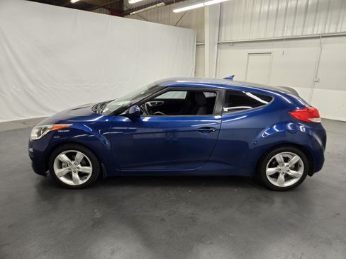 Used 2015 Hyundai Veloster FWD image 2