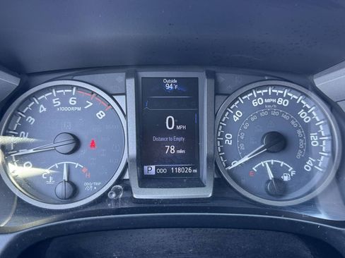 Used 2018 Toyota Tacoma TRD Off-Road w/ Technology Package AWD/4WD image 29