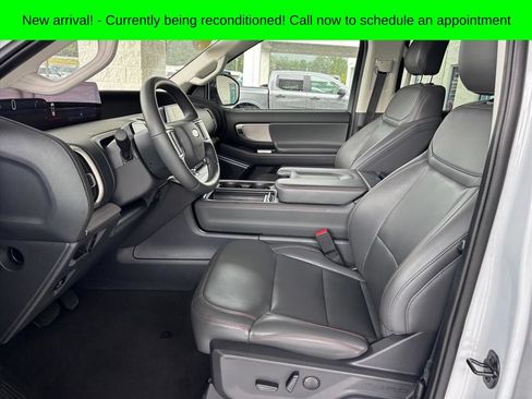 Used 2025 Ford Expedition Active RWD image 10