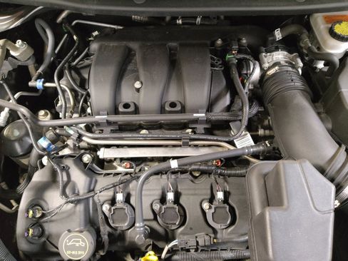 Used 2018 Ford Explorer XLT w/ Equipment Group 202A image 30