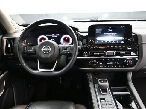 Used 2023 Nissan Pathfinder Platinum AWD/4WD image 11