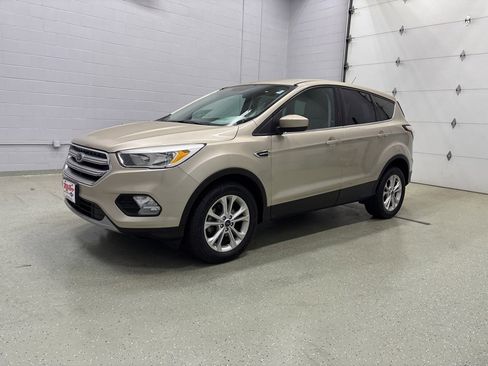 Used 2017 Ford Escape SE image 6