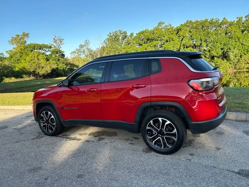 Used 2023 Jeep Compass Limited image 3