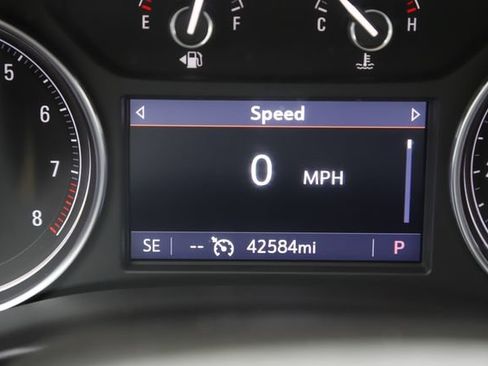 Used 2022 Buick Enclave Essence FWD image 32
