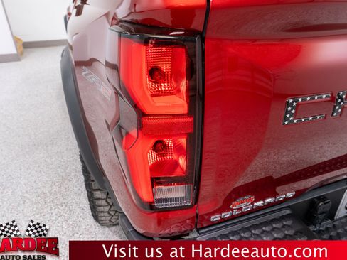 Used 2025 Chevrolet Colorado ZR2 w/ Technology Package image 9