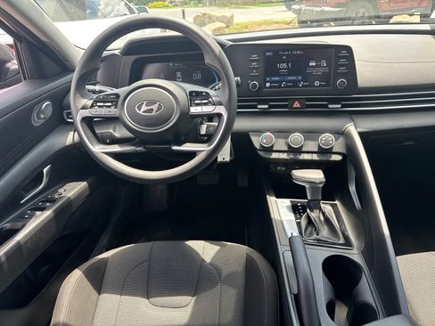 Used 2024 Hyundai Elantra SE FWD image 8