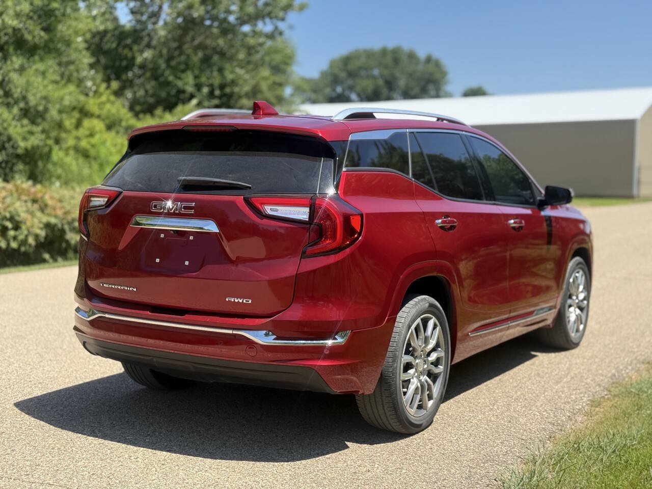 Used 2023 GMC Terrain Denali w/ Denali Premium Package AWD/4WD image 8