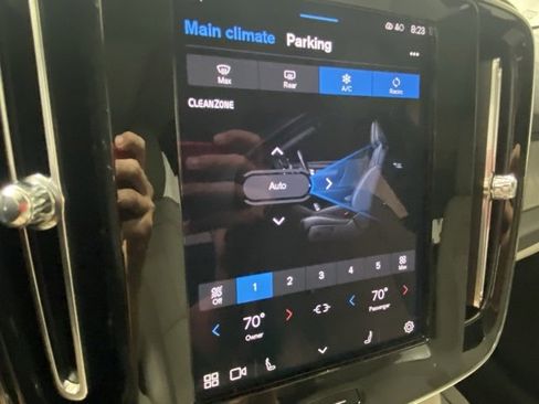 Certified 2024 Volvo XC40 B5 Plus w/ Protection Package Premier image 25