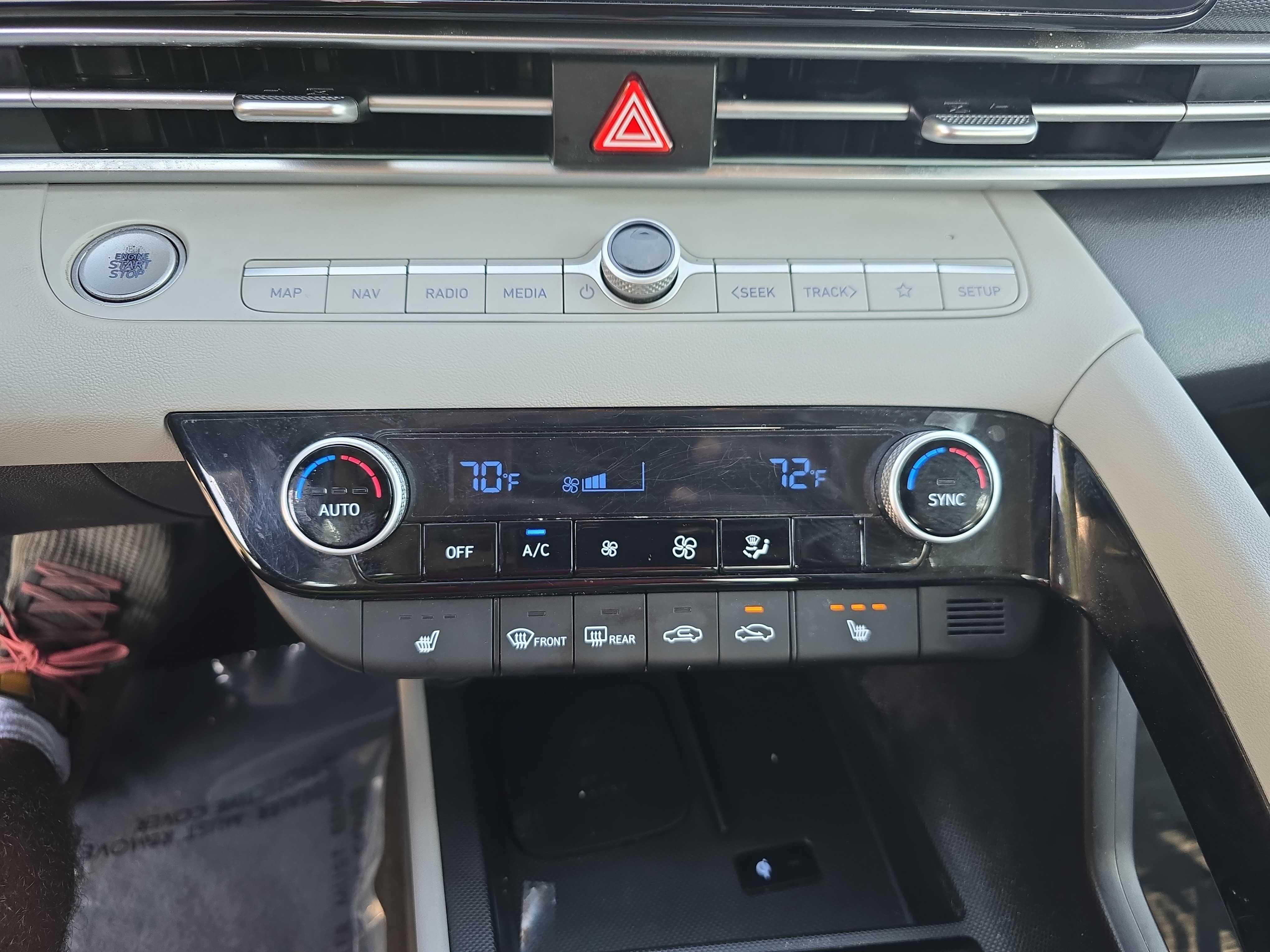 Used 2025 Hyundai Elantra Limited FWD image 23